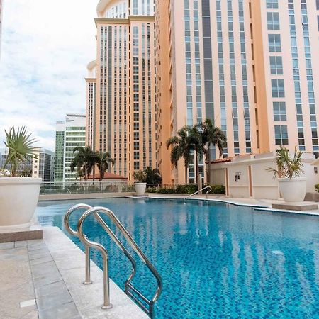 Reddoorz Premium @ Venice Luxury Bgc 2 Makati City Екстер'єр фото