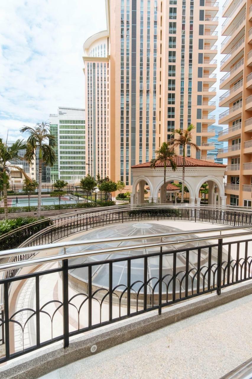 Reddoorz Premium @ Venice Luxury Bgc 2 Makati City Екстер'єр фото