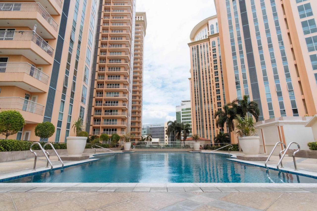 Reddoorz Premium @ Venice Luxury Bgc 2 Makati City Екстер'єр фото